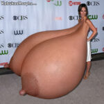 Je.Lo.He. dragging her giant tits to a show