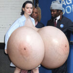 Da.Ri. bouncing her naked silicone tits out in public